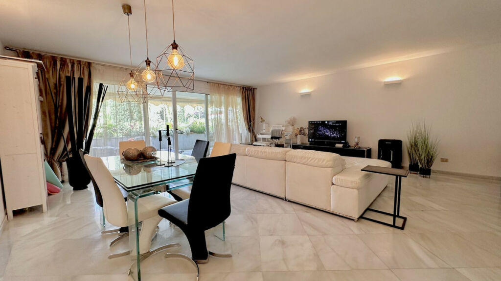 Middle Floor Apartment The Golden Mile Málaga - image 8