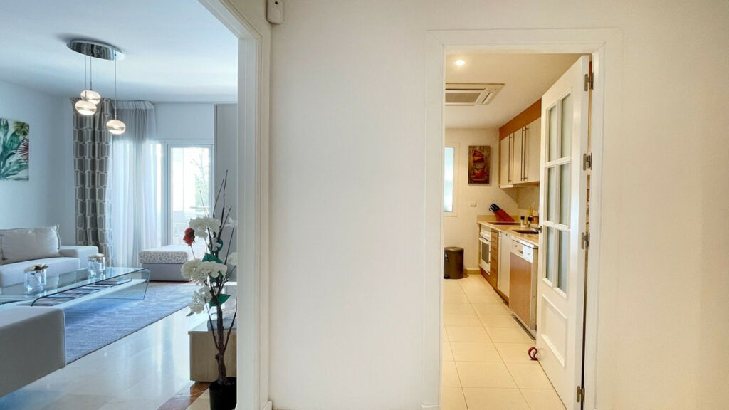 Penthouse Duplex Nueva Andalucía Málaga - image 9