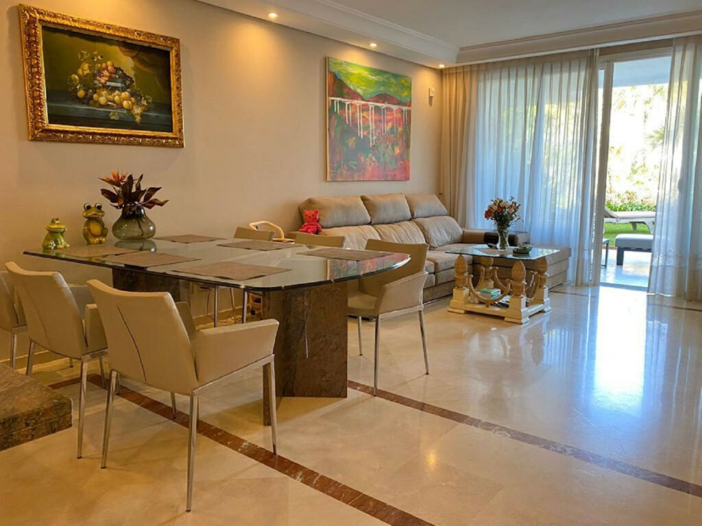 Ground Floor Apartment Puerto Banús Málaga - image 9