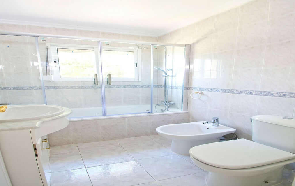 Middle Floor Apartment Torrenueva Málaga - image 8