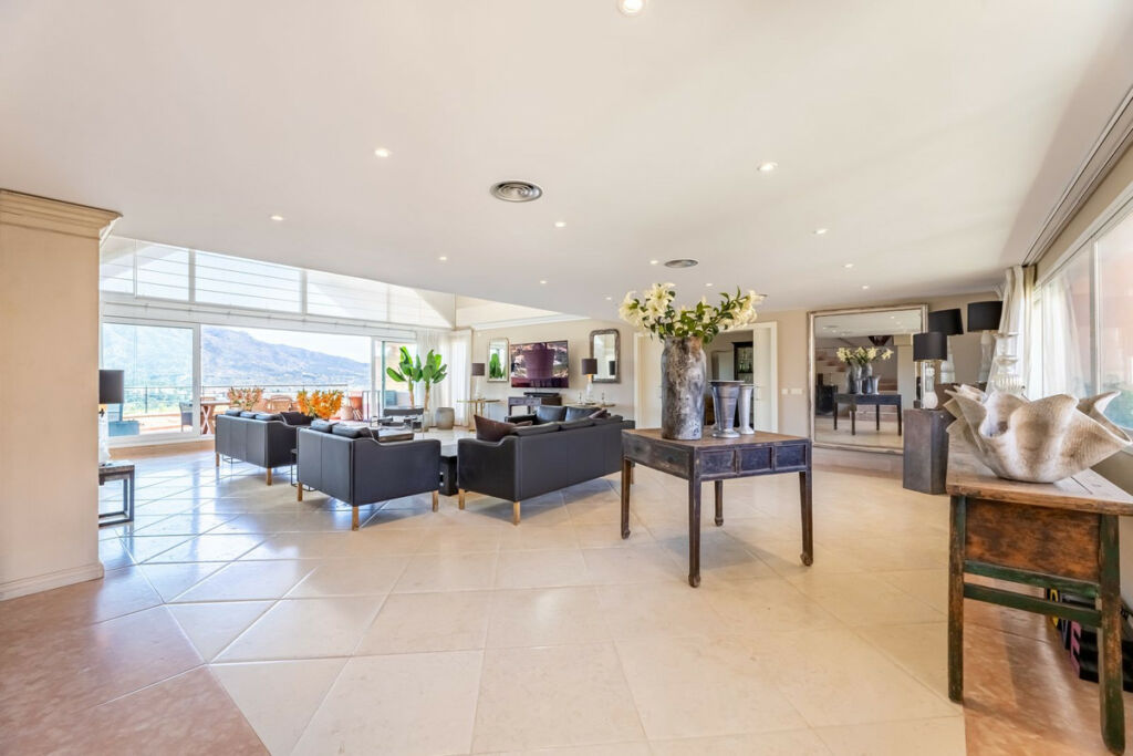 Penthouse Nueva Andalucía Málaga - image 9