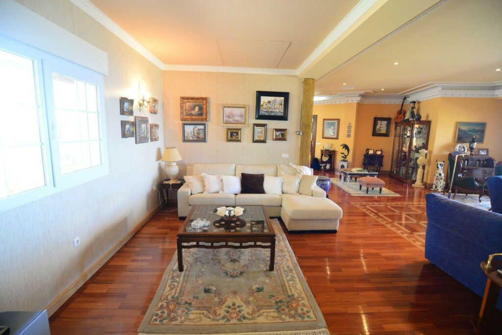 Detached Villa Málaga Este Málaga - image 9