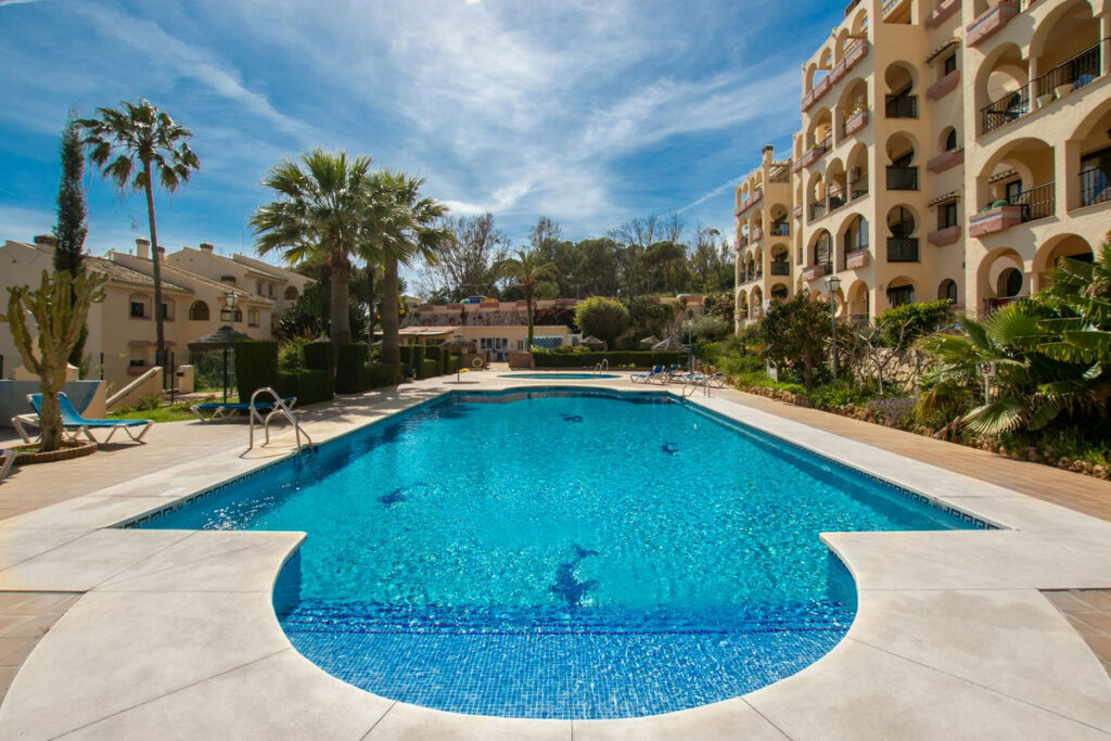 Middle Floor Apartment Torrenueva Málaga - image 9