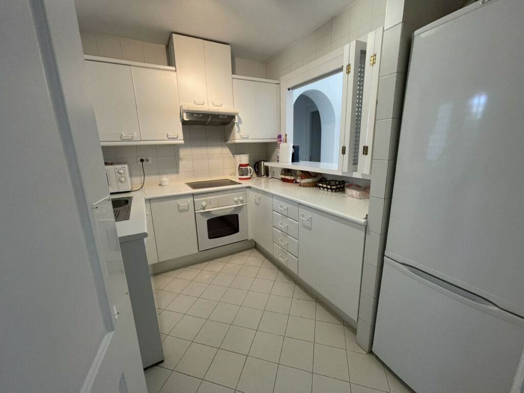 Middle Floor Apartment Estepona Málaga - image 9