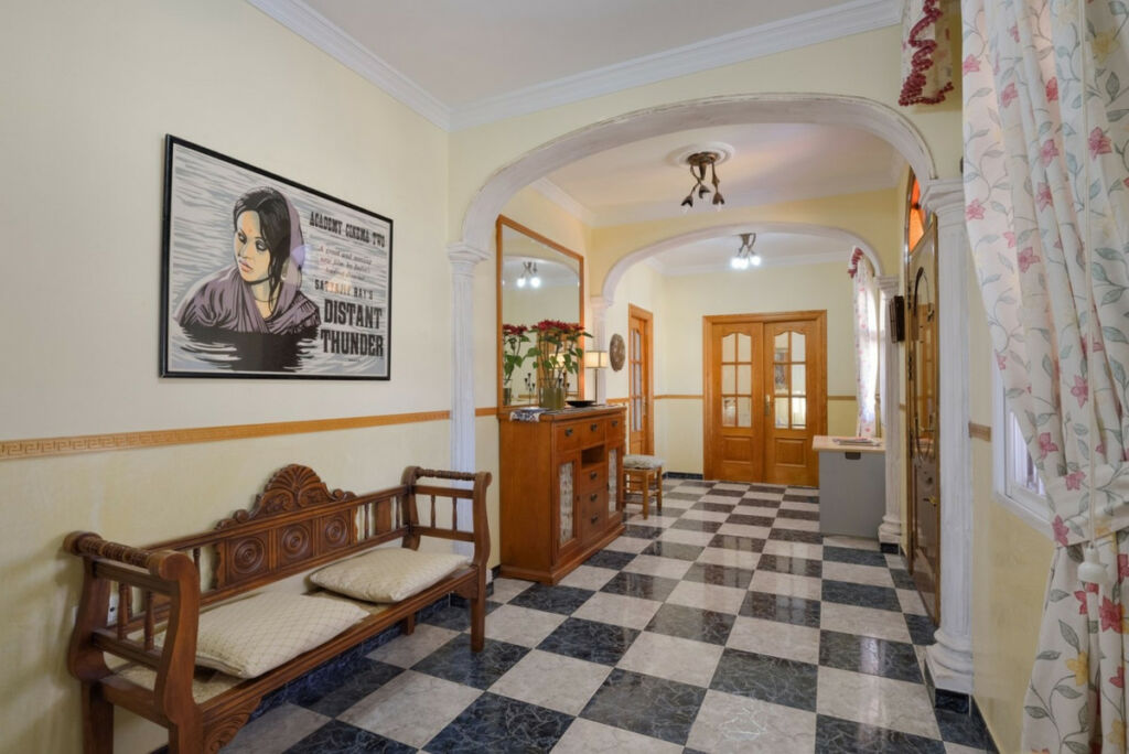 Detached Villa La Viñuela Málaga - image 9