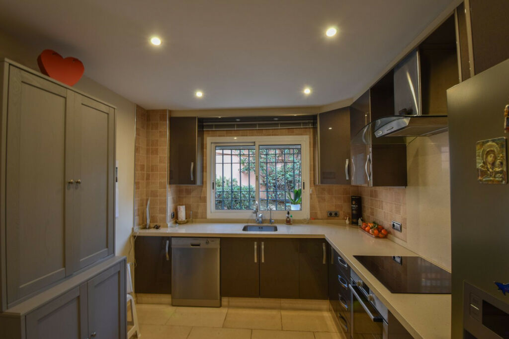 Townhouse Nueva Andalucía Málaga - image 9