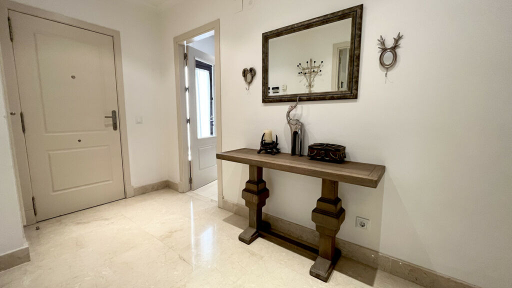 Ground Floor Apartment The Golden Mile Málaga - image 9