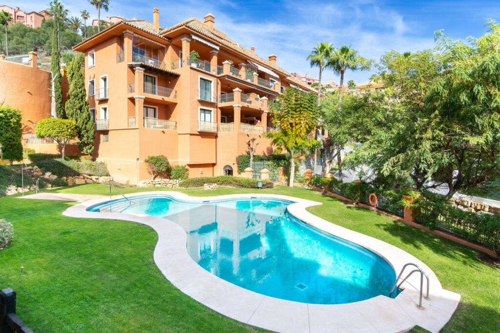 Middle Floor Apartment Monte Halcones Málaga - image 6