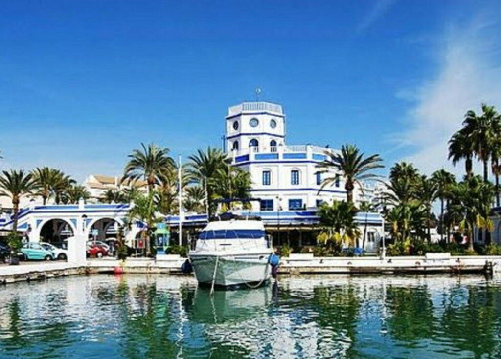 Penthouse Estepona Málaga - image 5