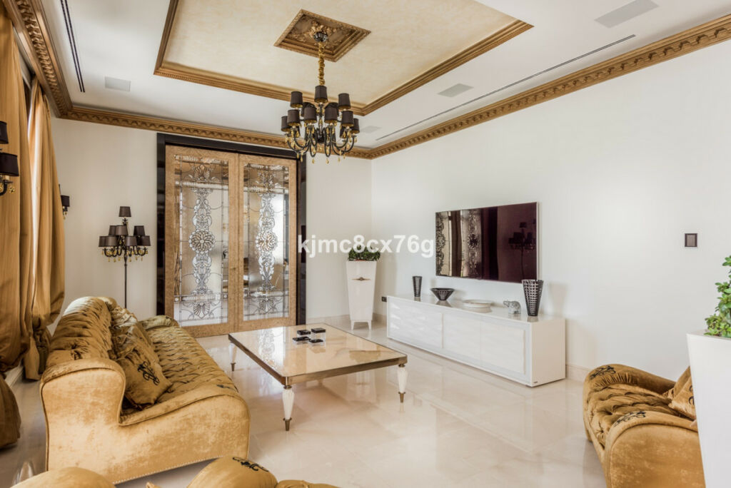 Detached Villa Hacienda Las Chapas Málaga - image 9