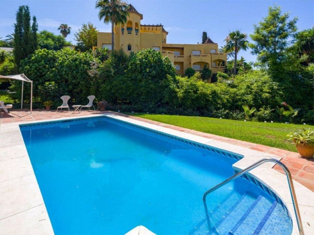 Detached Villa El Rosario Málaga - image 9