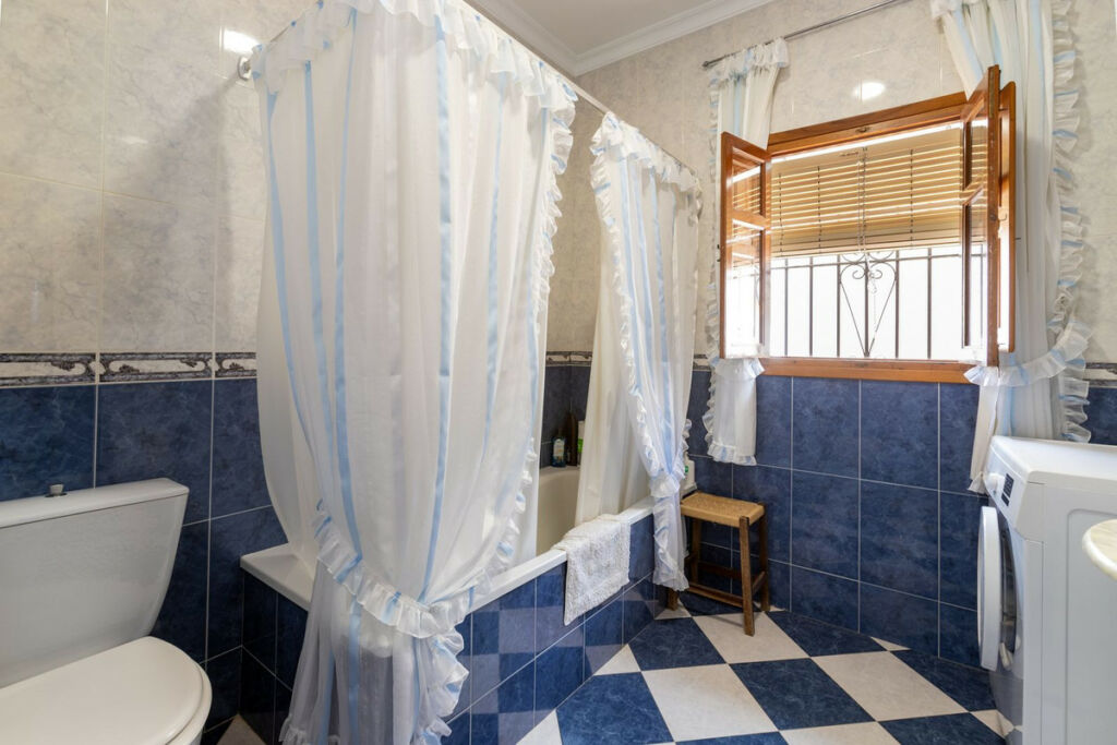 Detached Villa Periana Málaga - image 9