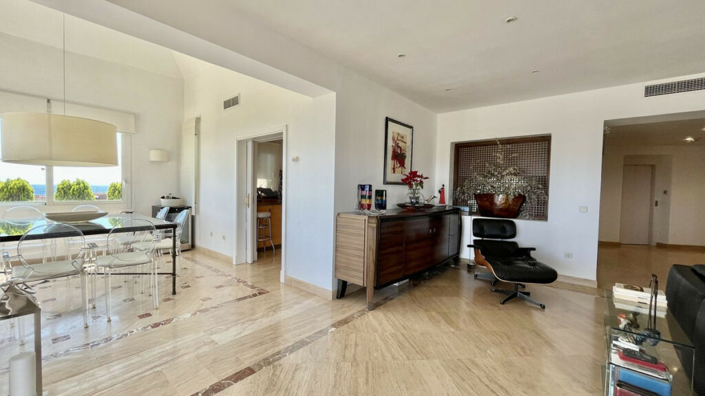 Penthouse Río Real Málaga - image 9