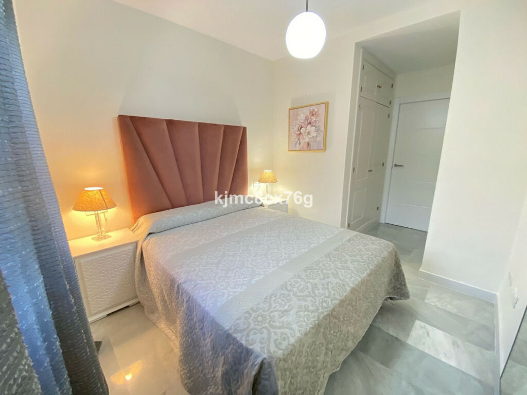 Middle Floor Apartment Calahonda Málaga - image 9