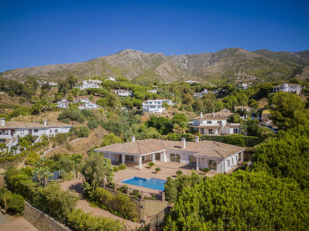 Detached Villa Valtocado Málaga - image 10
