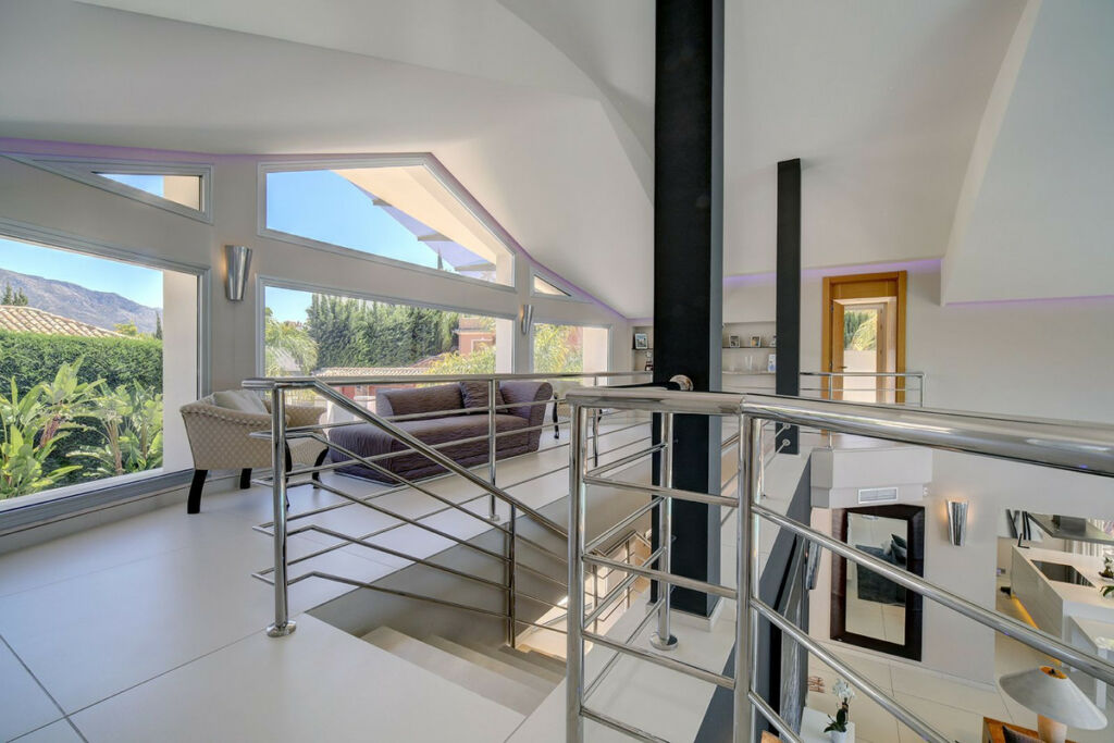 Detached Villa Nueva Andalucía Málaga - image 10
