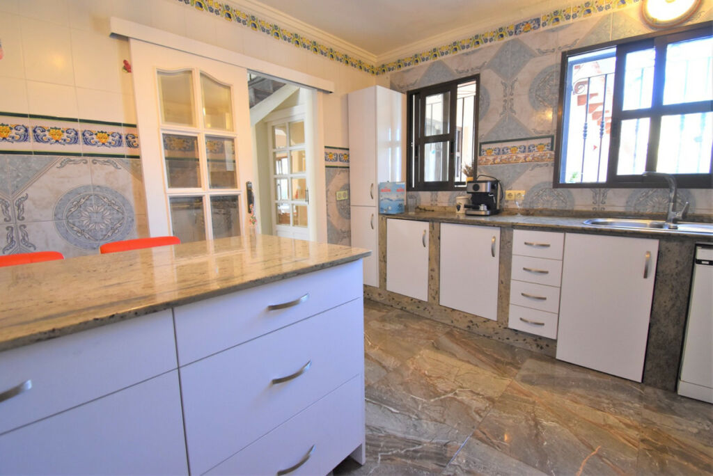 Detached Villa Villamartin Alicante - image 9
