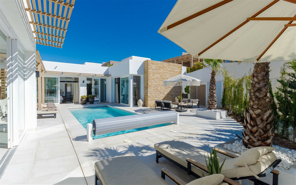 Detached Villa Riviera del Sol Málaga - image 9