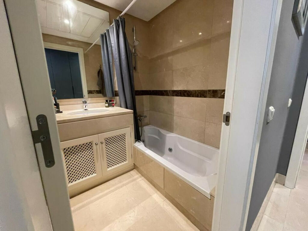 Ground Floor Apartment Estepona Málaga - image 9