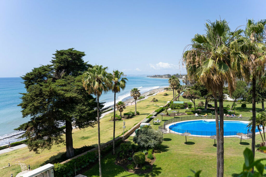 Middle Floor Apartment New Golden Mile Málaga