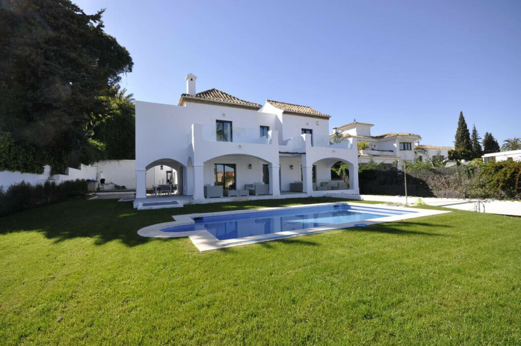 Detached Villa Nueva Andalucía Málaga
