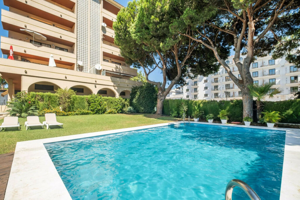 Middle Floor Apartment Nueva Andalucía Málaga