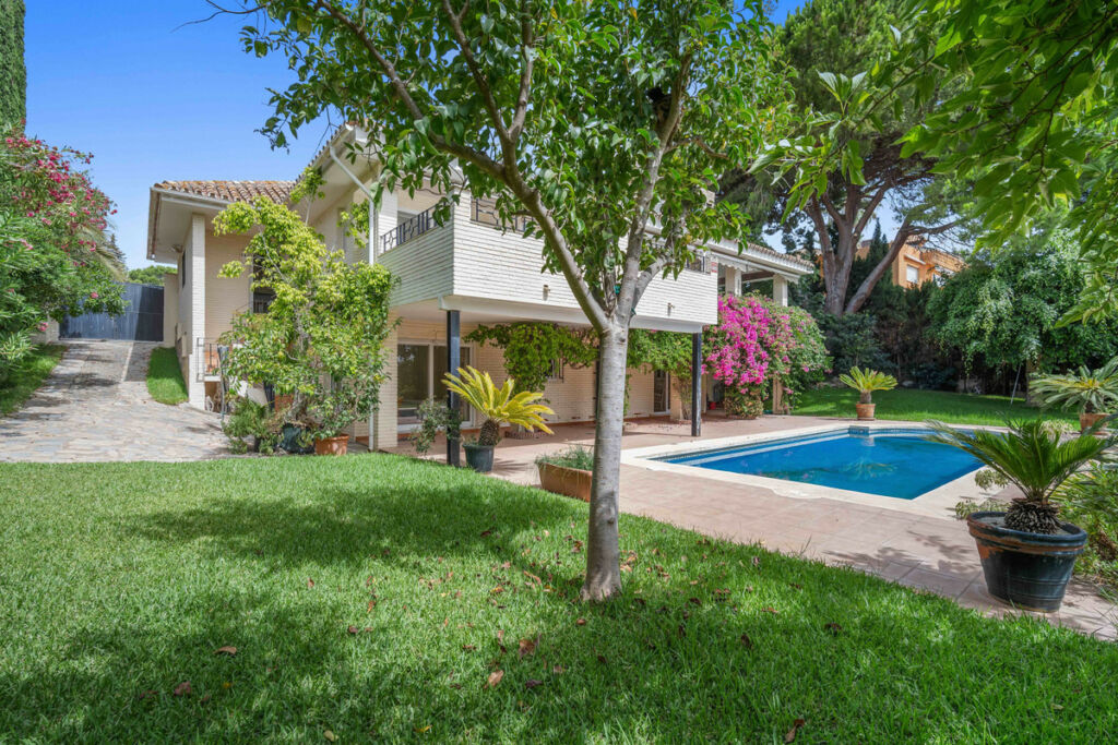 Detached Villa Guadalmina Alta Málaga - image 8