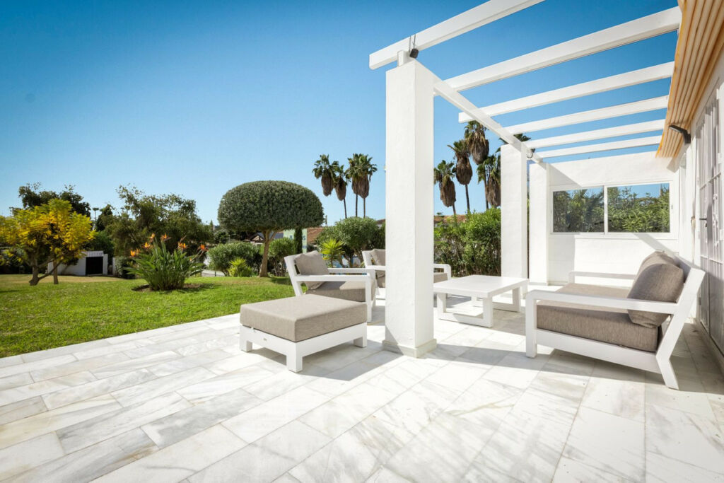 Ground Floor Apartment Nueva Andalucía Málaga - image 3