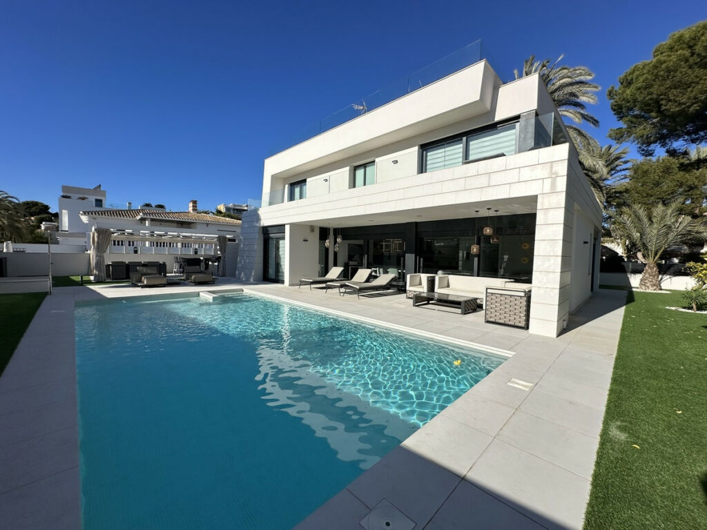 Detached Villa La Zenia Alicante