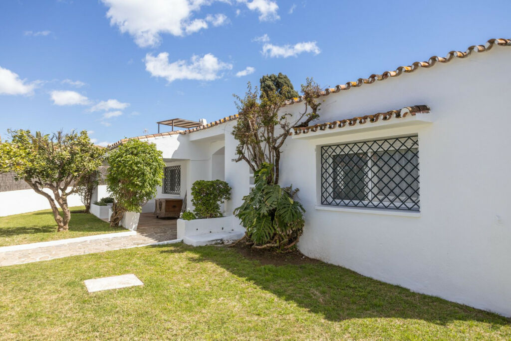Detached Villa Guadalmina Baja Málaga