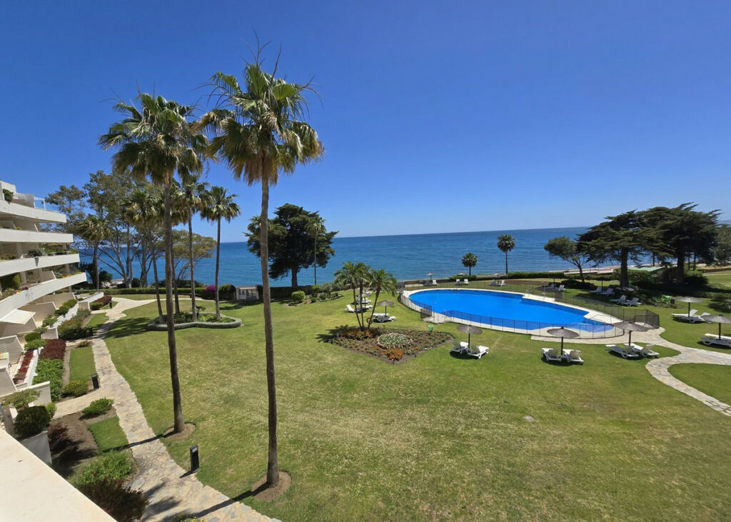 Middle Floor Apartment Estepona Málaga