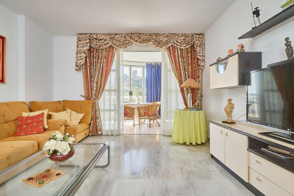 Middle Floor Apartment Fuengirola Málaga - image 10