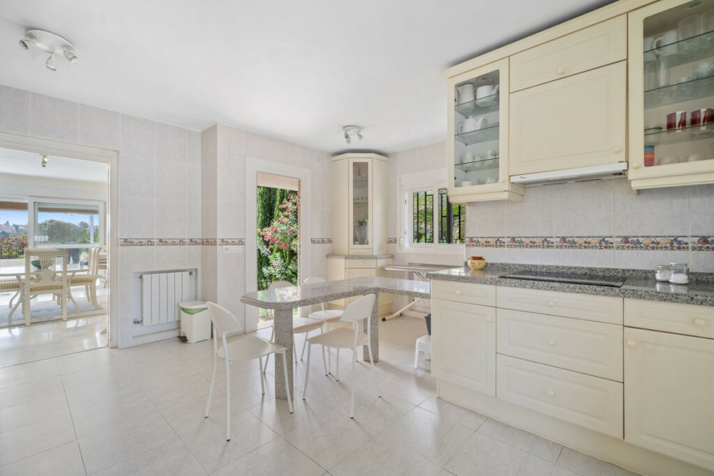 Detached Villa Guadalmina Alta Málaga - image 13