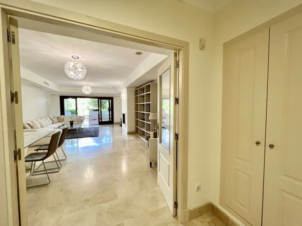 Ground Floor Apartment The Golden Mile Málaga - image 10