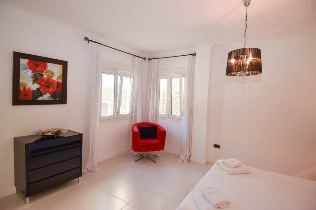 Middle Floor Apartment La Fustera Alicante - image 10