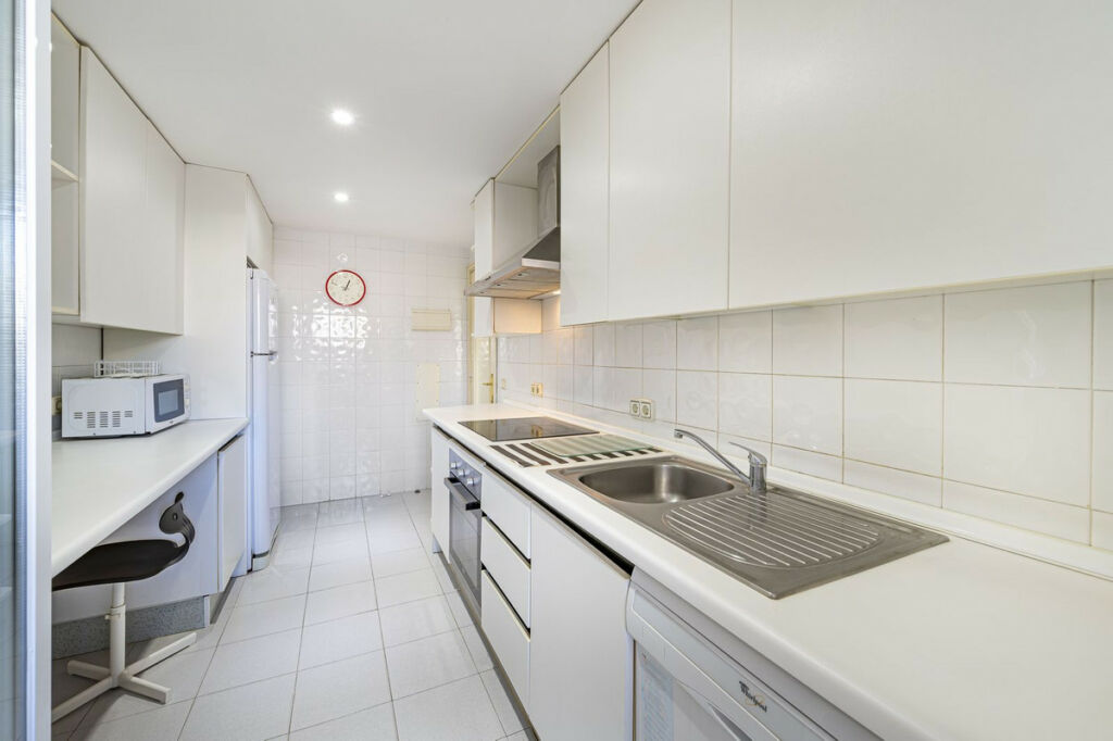 Middle Floor Apartment Puerto Banús Málaga - image 11