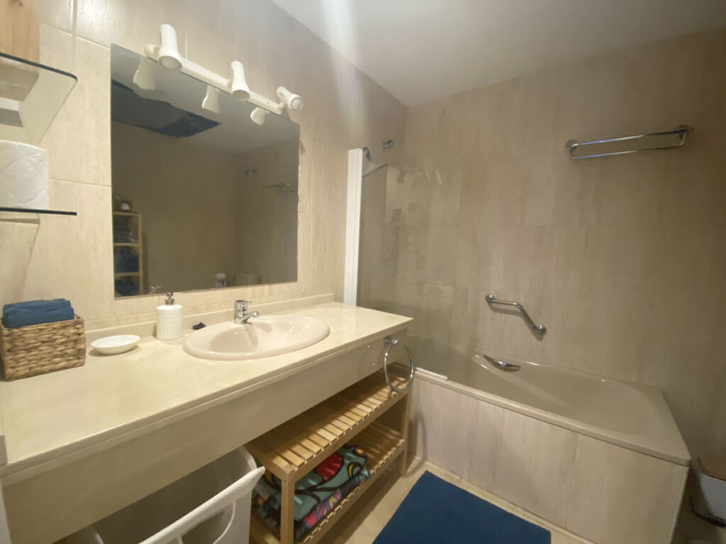 Middle Floor Apartment Carib Playa Málaga - image 10