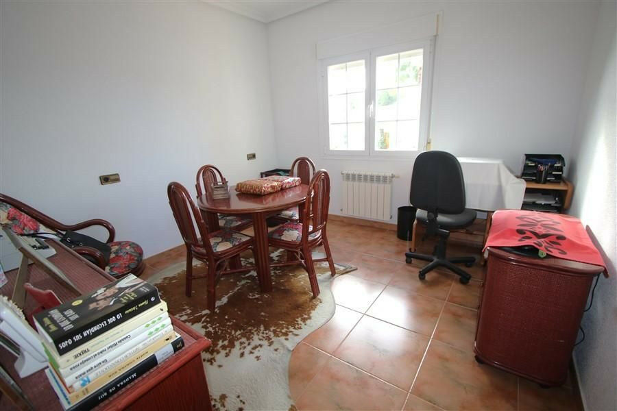 Detached Villa Los Pinos Alicante - image 10