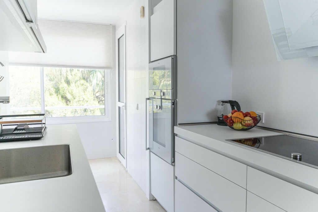 Middle Floor Apartment New Golden Mile Málaga - image 10