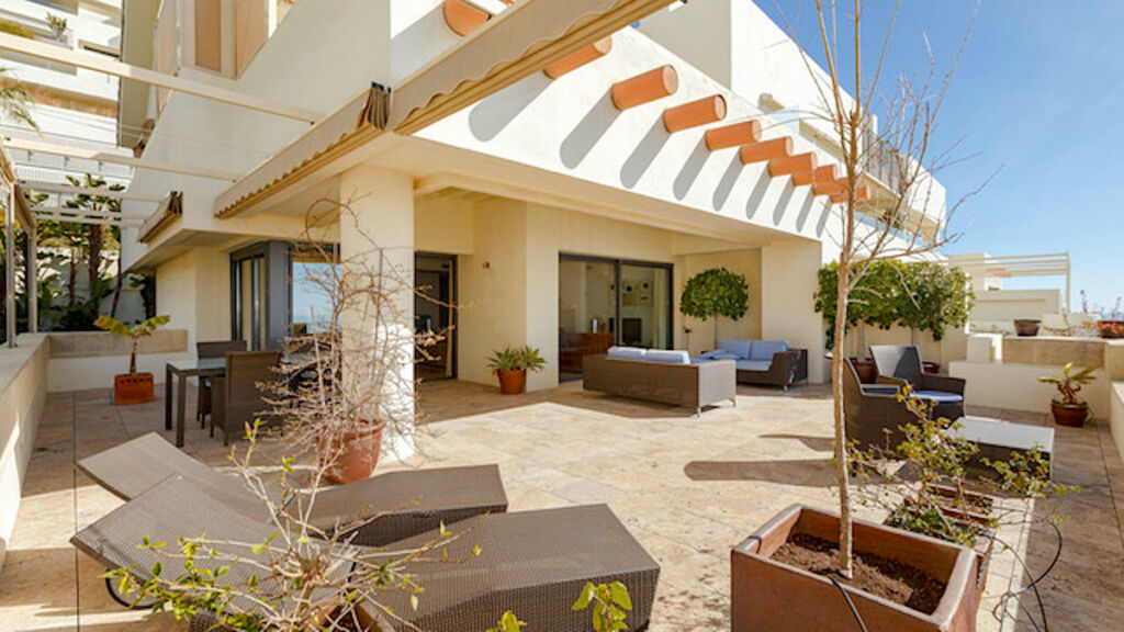 Penthouse Duplex Altos de los Monteros Málaga - image 10