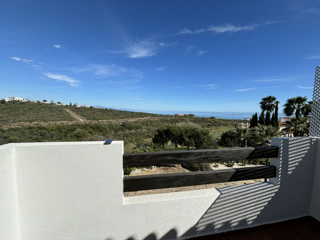 Middle Floor Apartment La Duquesa Málaga - image 10