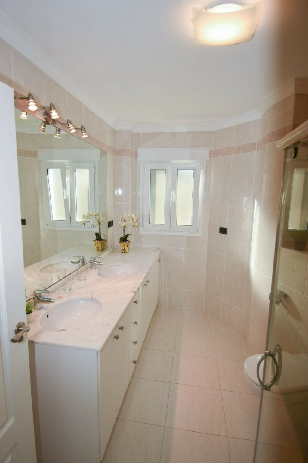 Middle Floor Apartment La Fustera Alicante - image 11