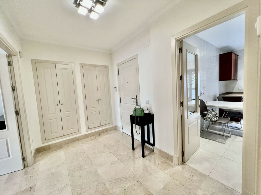 Ground Floor Apartment The Golden Mile Málaga - image 11