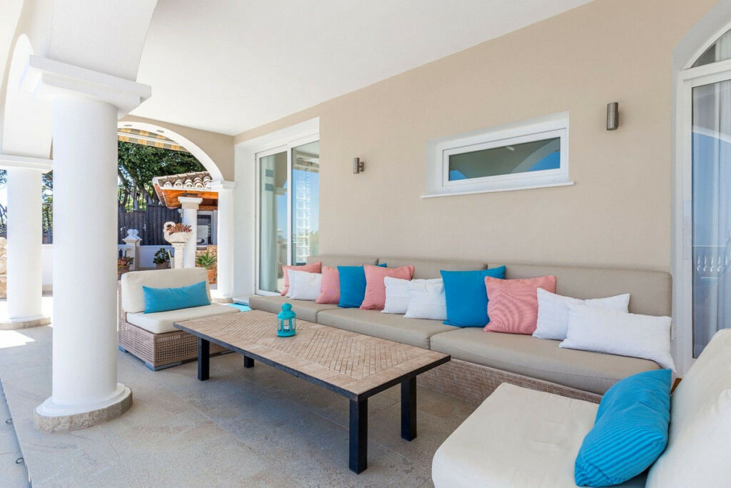 Detached Villa La Quinta Málaga - image 11