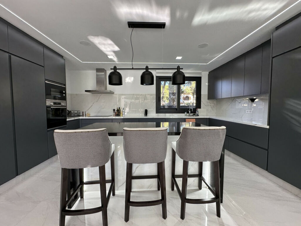 Detached Villa La Zenia Alicante - image 11
