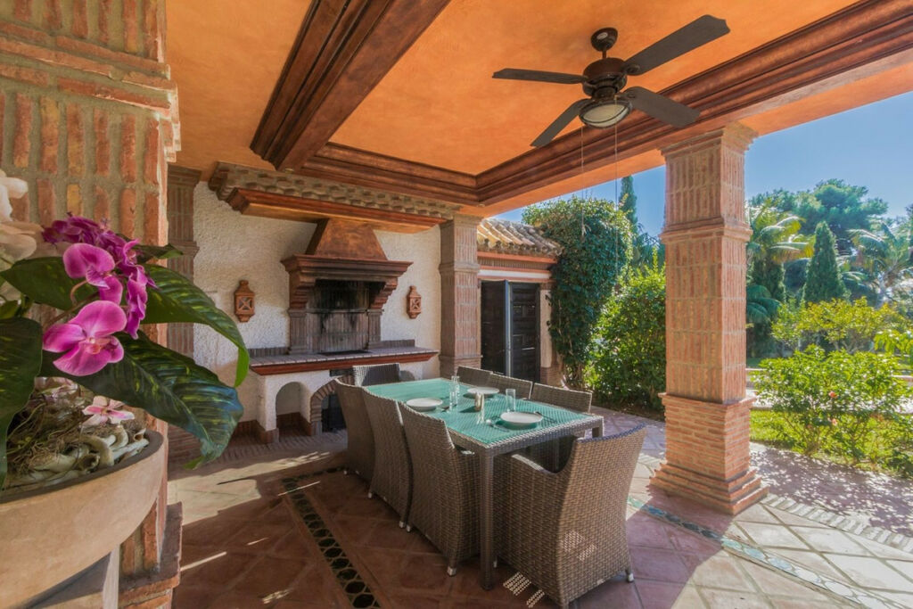 Detached Villa Costabella Málaga - image 11