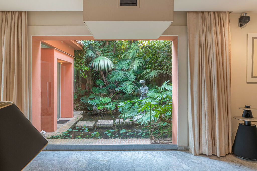 Detached Villa Nagüeles Málaga - image 11