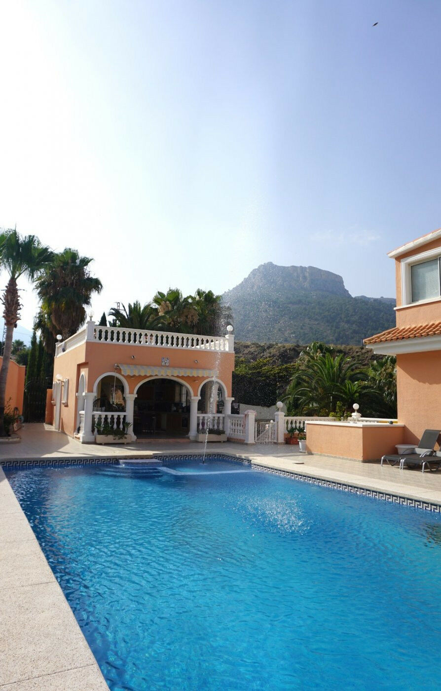 Detached Villa Calpe Alicante - image 11