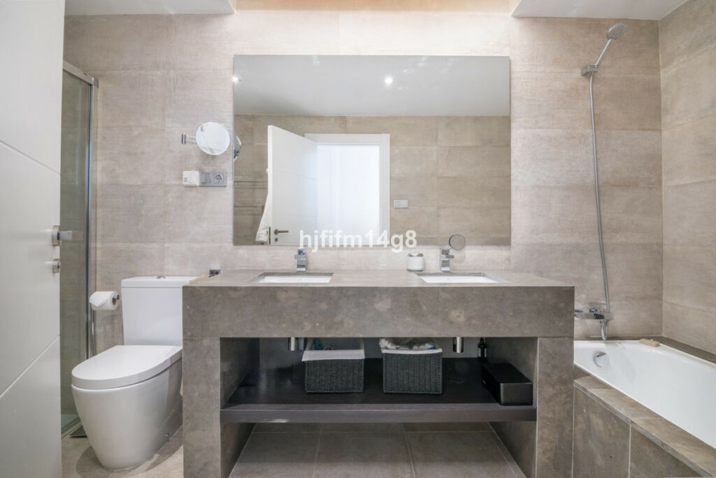 Middle Floor Apartment Nueva Andalucía Málaga - image 11