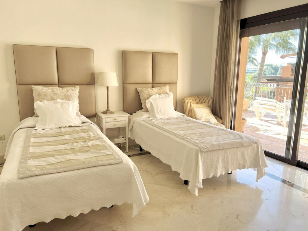 Penthouse Duplex Nueva Andalucía Málaga - image 11
